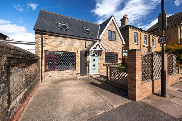 2 Bedroom House For Sale In Milton Road, Bedford, Bedfordshire, MK40