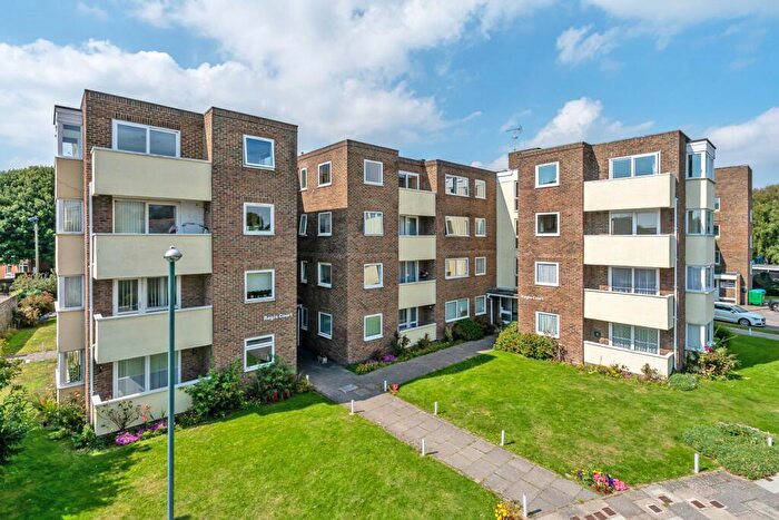 2 Bedroom Apartment For Sale In Regis Court, Bognor Regis, PO21