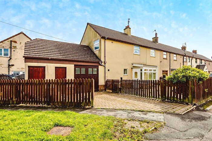 3 Bedroom End Of Terrace House For Sale In Tewit Hall Gardens, Halifax, HX2