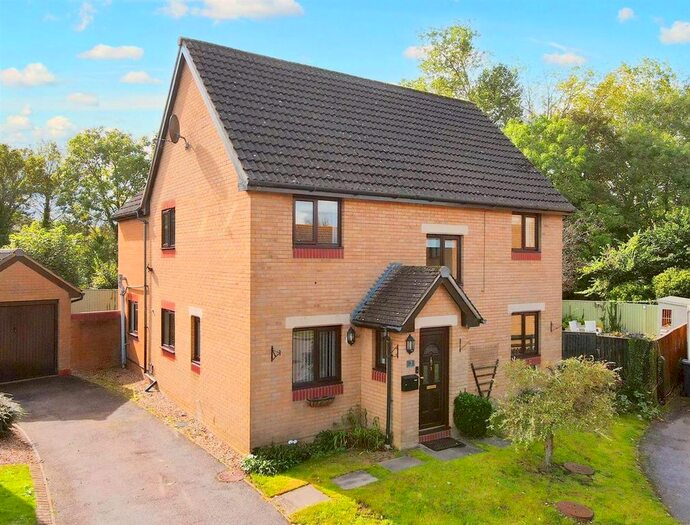 5 Bedroom Detached House For Sale In Elmfield Close, Potterspury, Towcester, NN12