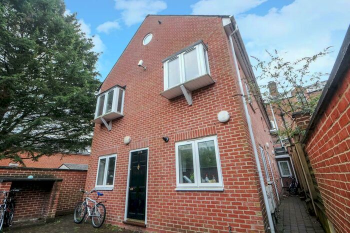 1 Bedroom Apartment To Rent In Cowley Road, East Oxford, OX4