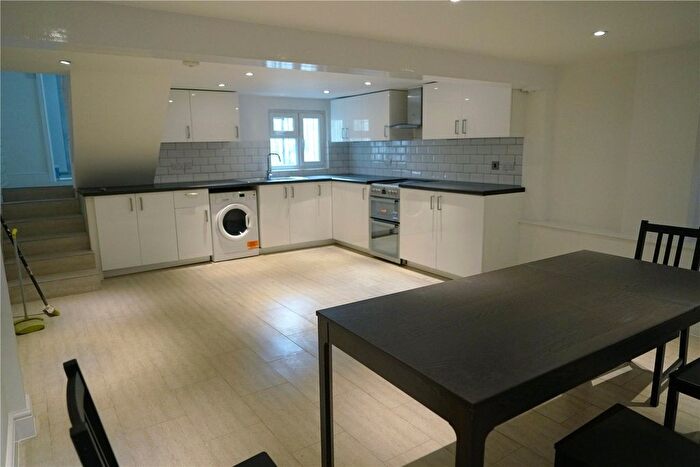 6 Bedroom Terraced House To Rent In Mossford Street, London, E3