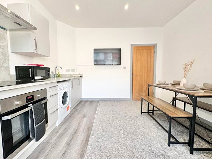 2 Bedroom Flat To Rent In College Street, Cleethorpes, DN35