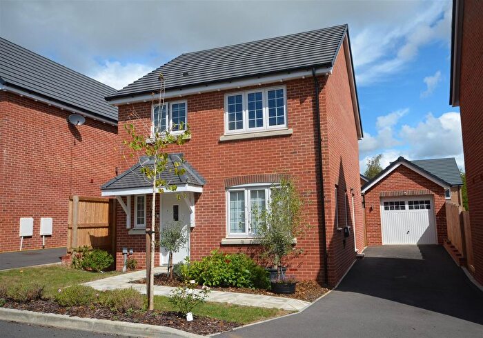 3 Bedroom Detached House For Sale In Hammer Mill Lane, Sturminster Newton, DT10