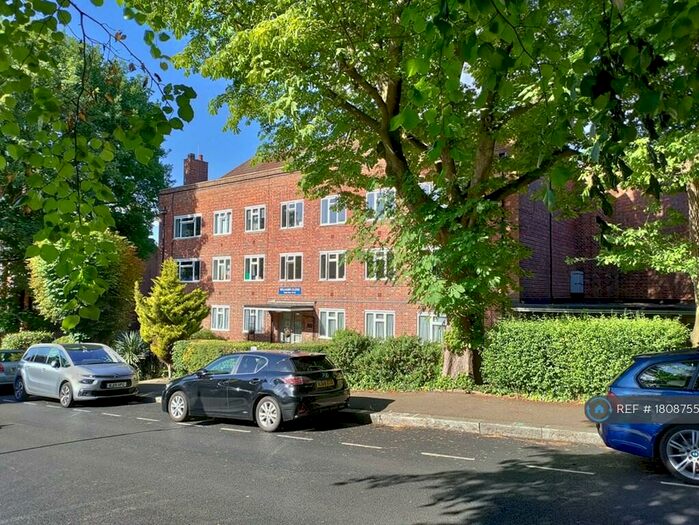 3 Bedroom Flat To Rent In Williams Close, London, N8