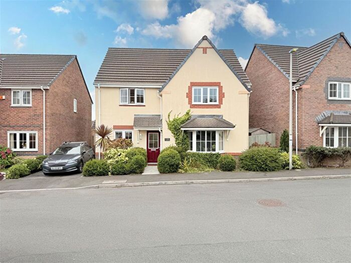 4 Bedroom Detached House For Sale In Bryn Uchaf, Bryn, Llanelli, SA14