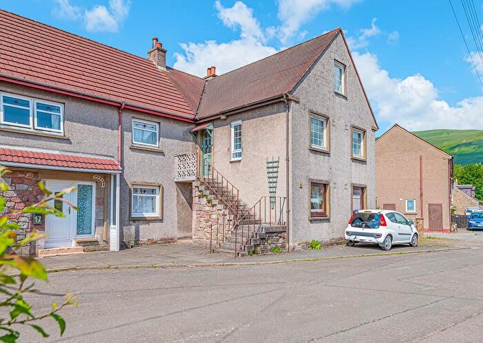 3 Bedroom Apartment To Rent In Lower Mains, Dollar, FK14