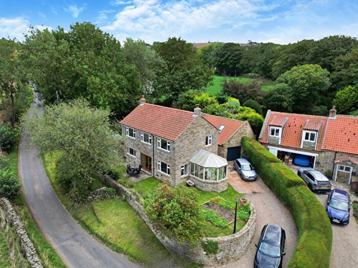 4 Bedroom Detached House For Sale In Foss Way, Ugglebarnby, YO22