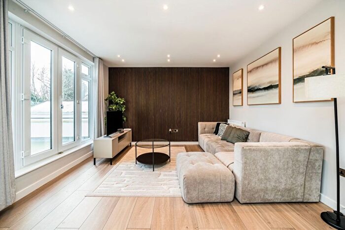 3 Bedroom Flat To Rent In The Ridgeway, Golders Green, NW11