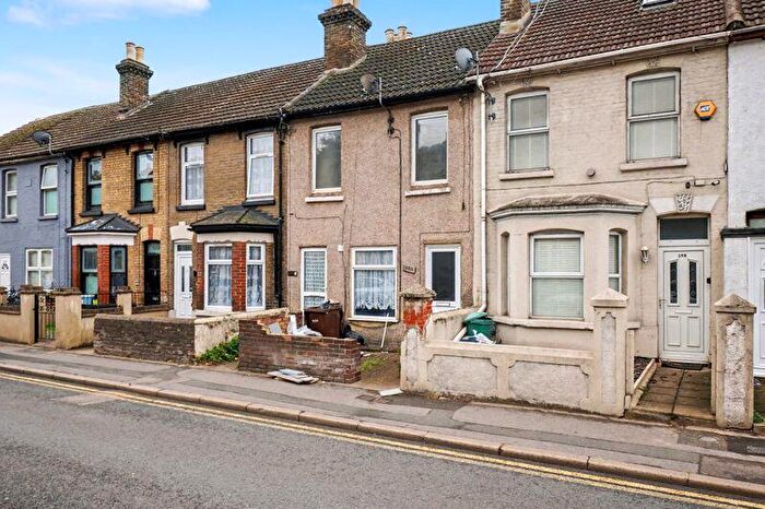 1 Bedroom Flat To Rent In Luton Road, Chatham, ME4