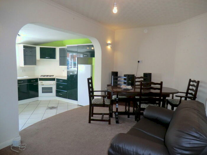 4 Bedroom Semi-Detached House To Rent In Attention Warwick Students-Book Now, CV4