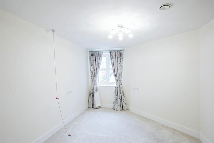 1 Bedroom Flat To Rent In Swift House, Maidenhead, Berkshire, SL6