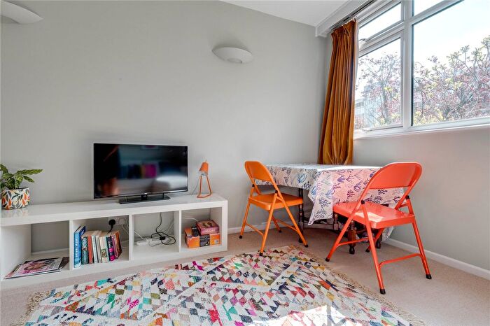 1 Bedroom Studio To Rent In Court Royal, Putney, London, SW15