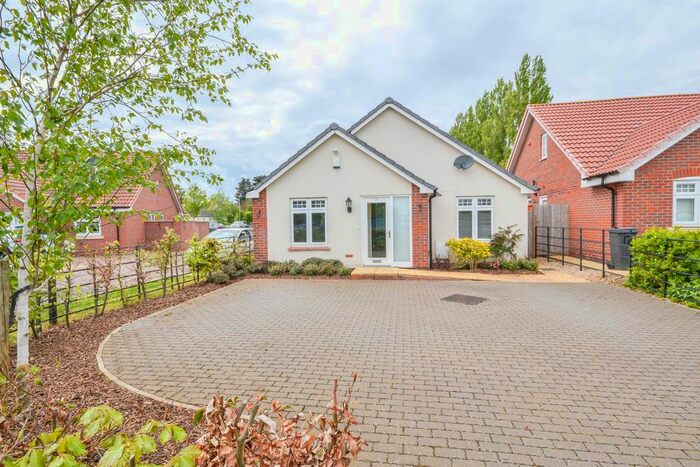 3 Bedroom Detached Bungalow To Rent In Elstub Lane, Cam, GL11