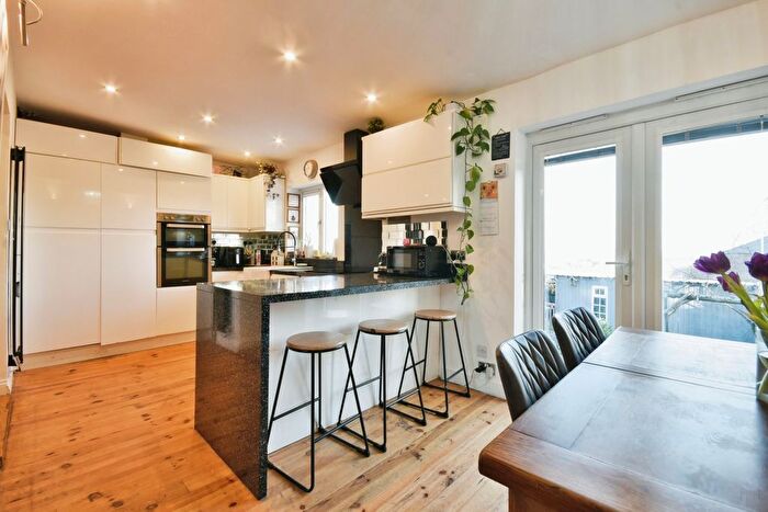 3 Bedroom Semi-Detached House For Sale In Wedgwood Road, Clifton, Swinton, Manchester, M27