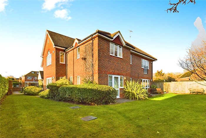 2 Bedroom Flat For Sale In Marsh Place, Pangbourne, Reading, RG8