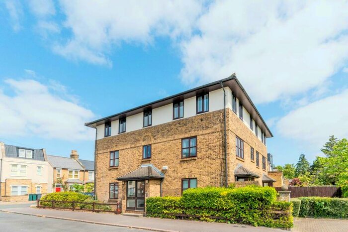 2 Bedroom Flat To Rent In Somerville Road, Penge, London, SE20