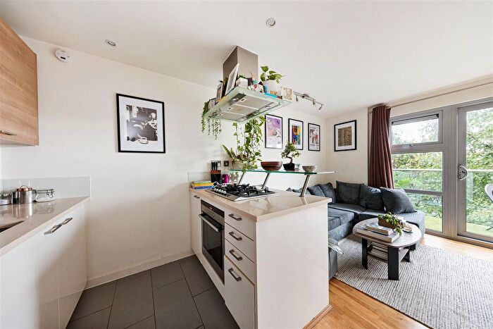 1 Bedroom Flat To Rent In Queen Mary Avenue, London, E18