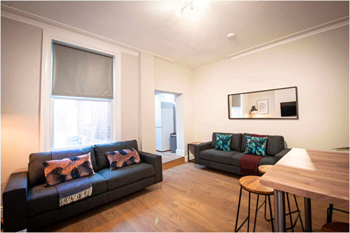 6 Bedroom House To Rent In Burley Road, Leeds, LS4