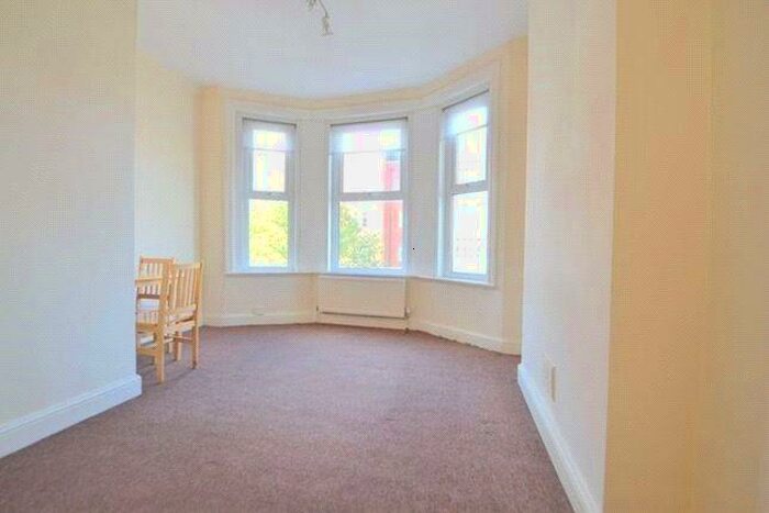 1 Bedroom Apartment To Rent In High Road, North Finchley, N12