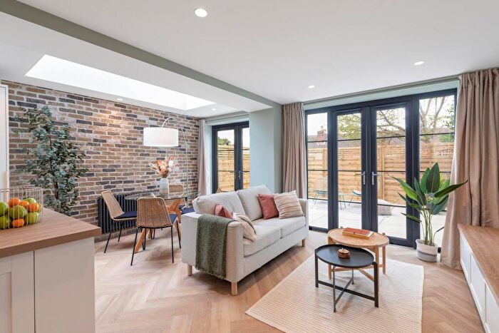 2 Bedroom Apartment To Rent In Yarborough Road - Bed En Suite - Available Now, LN1