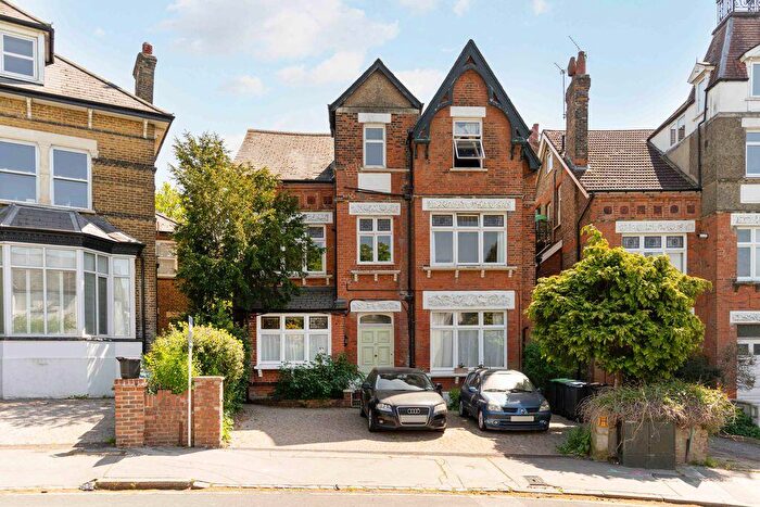 2 Bedroom Flat For Sale In Birdhurst Rise, South Croydon, CR2