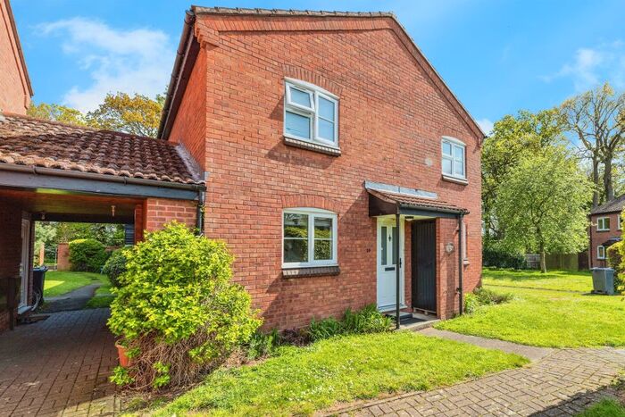 2 Bedroom Maisonette To Rent In Temple Court, Hertford, SG14