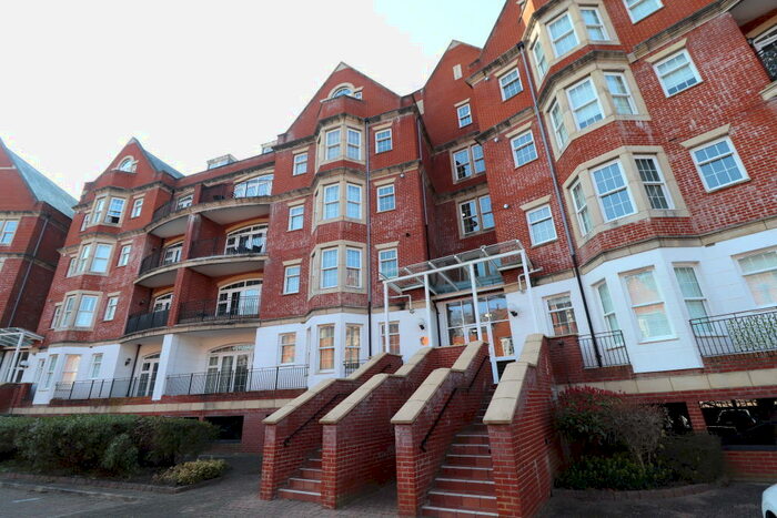 2 Bedroom Apartment To Rent In Clements Park, CM14