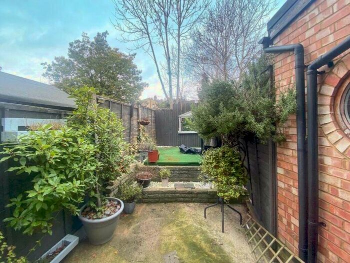 2 Bedroom Terraced House To Rent In Hutton Grove, North Fincley, N12