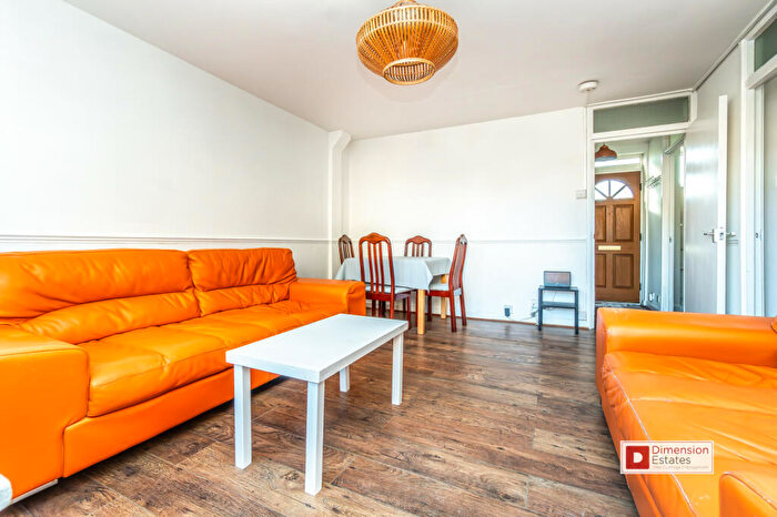 4 Bedroom Town House To Rent In Caldecott Way, Lower Clapton, Hackney, E5