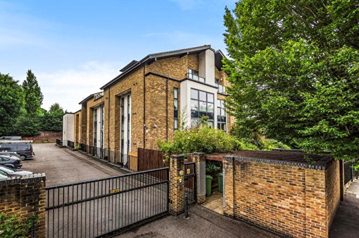 2 Bedroom Flat To Rent In Meadowcourt Road London, SE3