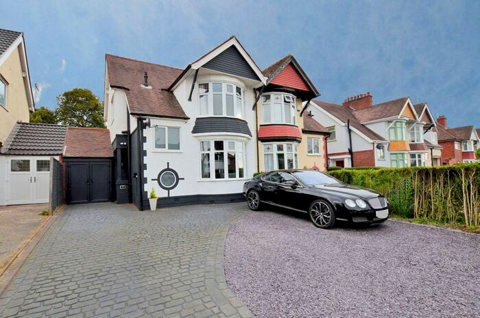 3 Bedroom Semi-Detached House To Rent In Goodrest Avenue, Halesowen, B62