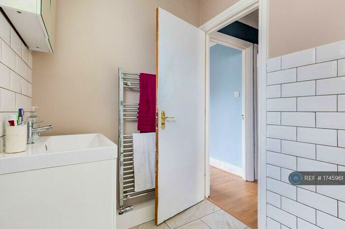 2 Bedroom Flat To Rent In Alpha Street, London, SE15