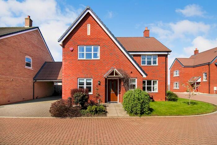 4 Bedroom Detached House For Sale In The Warrens, Moggerhanger, MK44