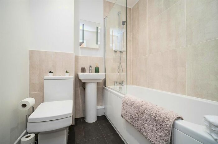 2 Bedroom Property To Rent In Isambard Brunel Road, Portsmouth, PO1