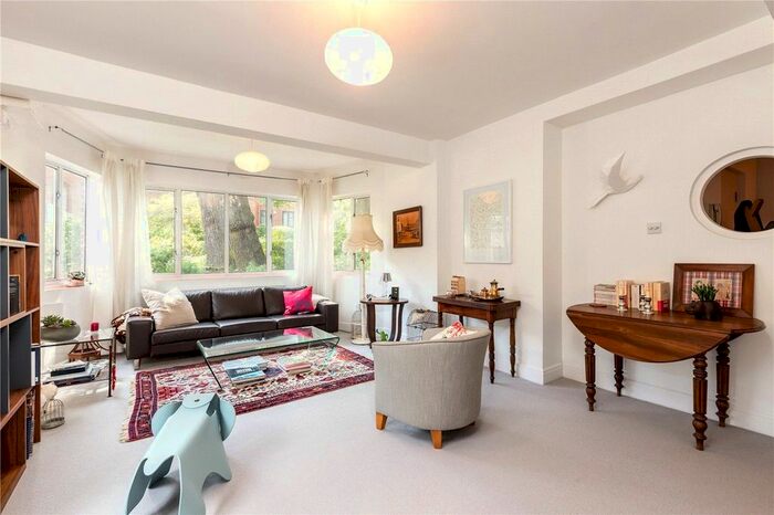 2 Bedroom Flat To Rent In North House, Manor Fields, London, SW15