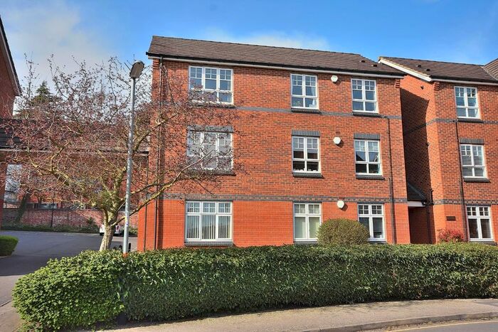 3 Bedroom Flat To Rent In The Nurseries, Northampton NN1