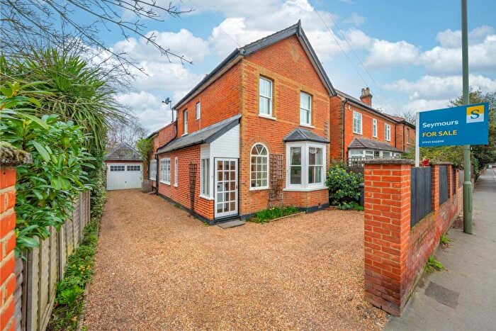 4 Bedroom Detached House For Sale In Brighton Road, Addlestone, Surrey, KT15
