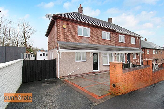 3 Bedroom Semi-Detached House For Sale In Farleigh Grove, Bentilee, Stoke-On-Trent, ST2
