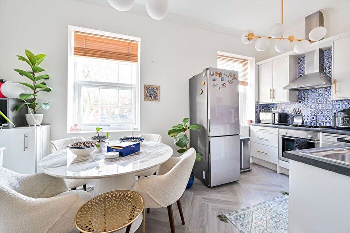 2 Bedroom Flat For Sale In Tower Bridge Road, London Bridge, London, SE1