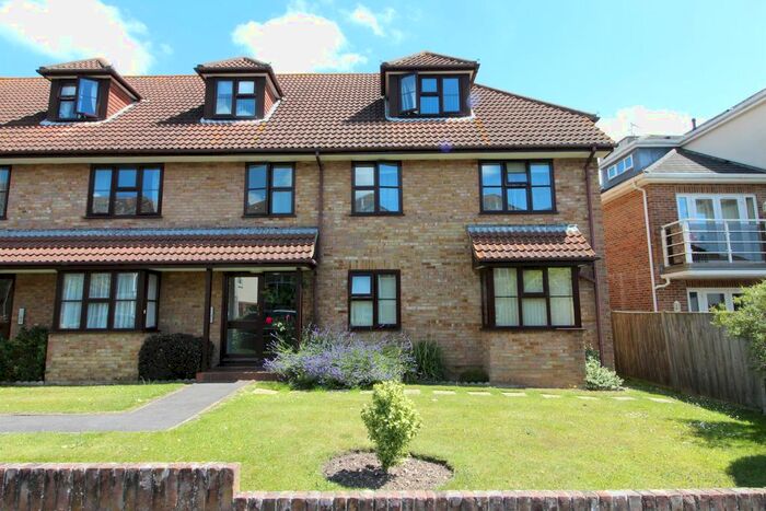 2 Bedroom Flat To Rent In Whitefield Road, New Milton, BH25