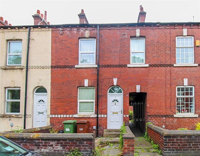 3 Bedroom Terraced House For Sale In Alverthorpe Road, Wakefield, WF2
