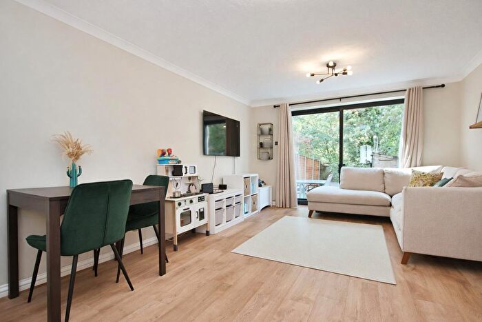 2 Bedroom Property For Sale In Oberon Close, Borehamwood, WD6