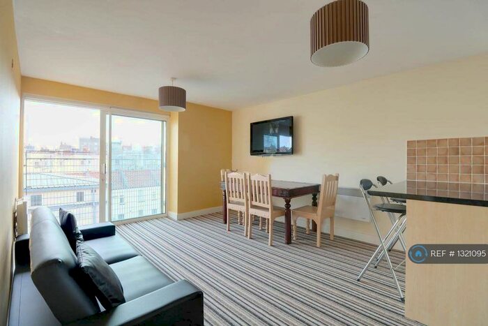 2 Bedroom Flat To Rent In The Azure, Bristol, BS6