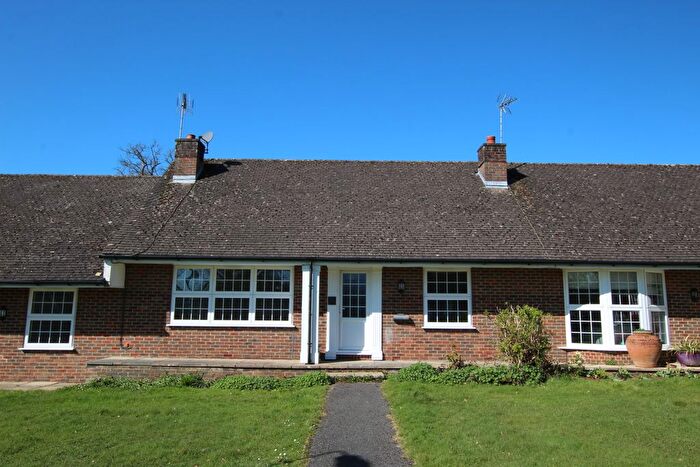 2 Bedroom Flat To Rent In Welkin Bungalows, West Sussex, (), RH16