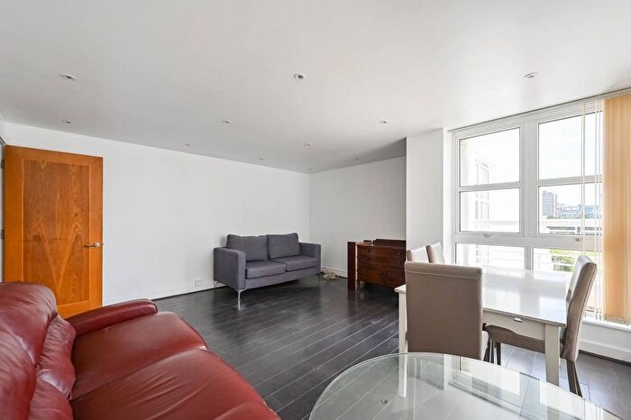 2 Bedroom Flat To Rent In Barrier Point Road, Silvertown, London, E16