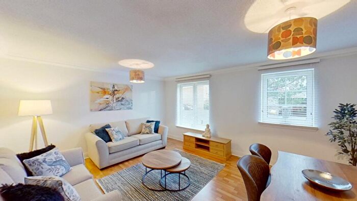 2 Bedroom Flat To Rent In Powderhall Rigg, Edinburgh, EH7