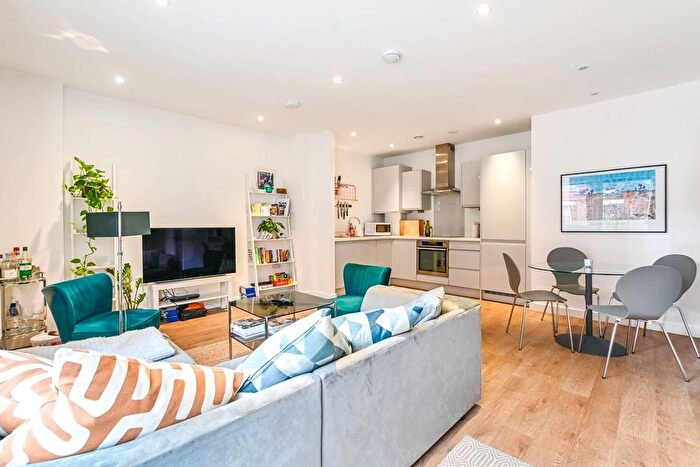 1 Bedroom Flat To Rent In Salcombe Road, Stoke Newington, London, N16