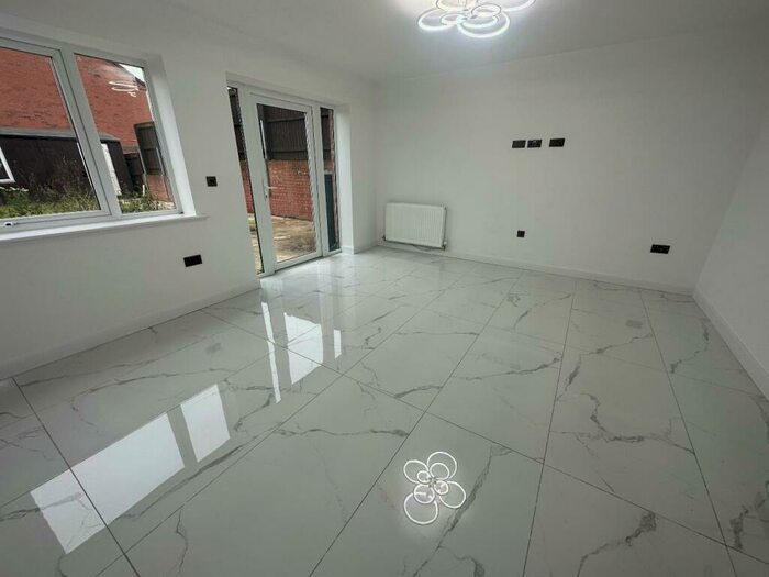 3 Bedroom Semi-Detached House To Rent In Birkenshaw Road, Leicester, LE3