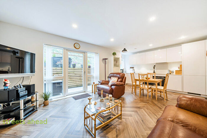 2 Bedroom Apartment For Sale In Braemar Avenue, South Croydon, CR2